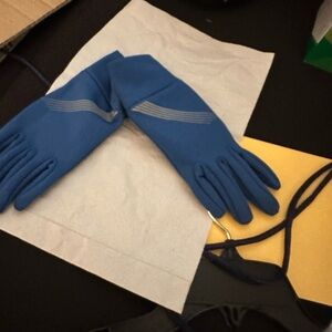 Amazon Essentials Blue Gloves with Stripe Accent